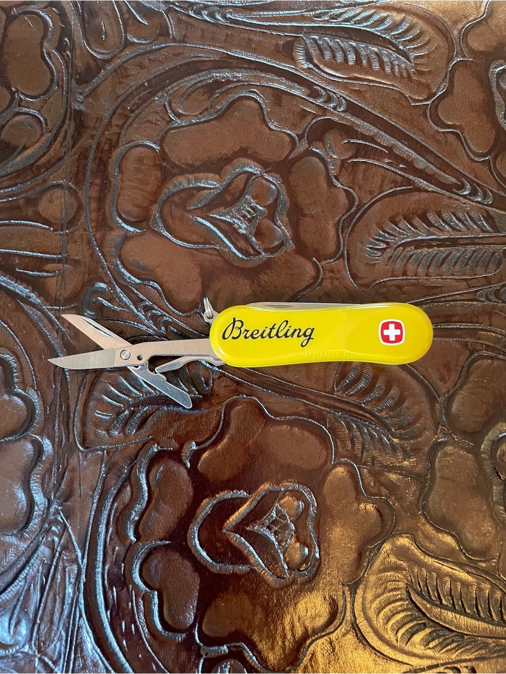 Breitling Yellow Swiss Multi-Tool Pocket Knife - Picture 4 of 14